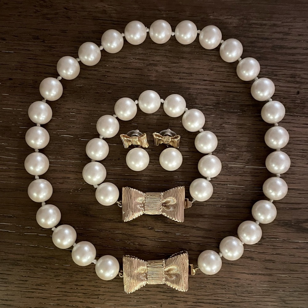 Kate Spade Faux Pearl Set with Gold Bow Clasp Adorable